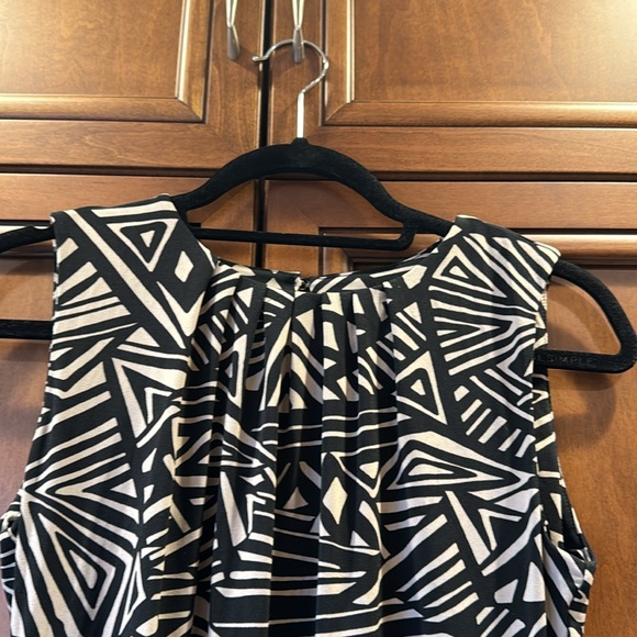 Calvin Klein Geometric Sleeveless Blouse - Picture 2 of 7